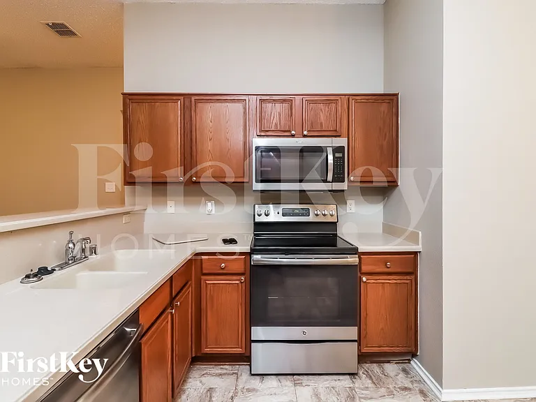 729 Ridge Top Dr — Photo 6