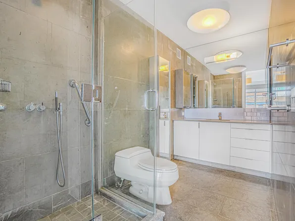 250 East 54th Street image 5 of 11