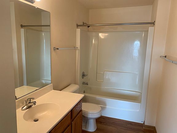 4th image of 2706 Kent Ave #Z33v16tkt