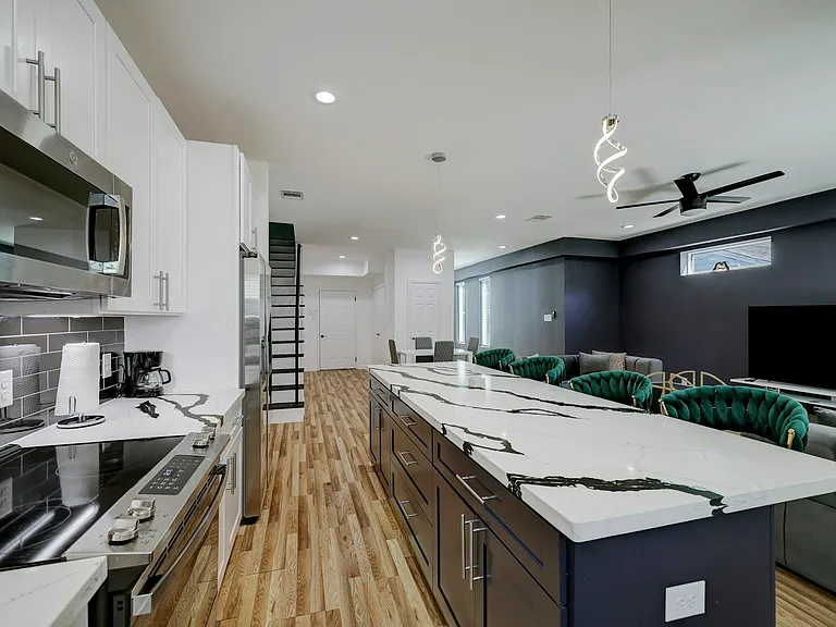 5126 Lyndhurst Dr #B — Photo 7