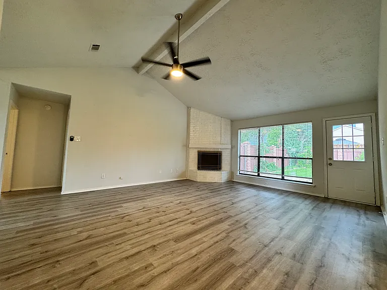 1421 Glyndon Dr — Photo 8