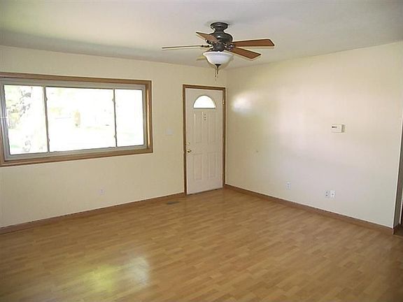 4th image of 400 Donnington Dr