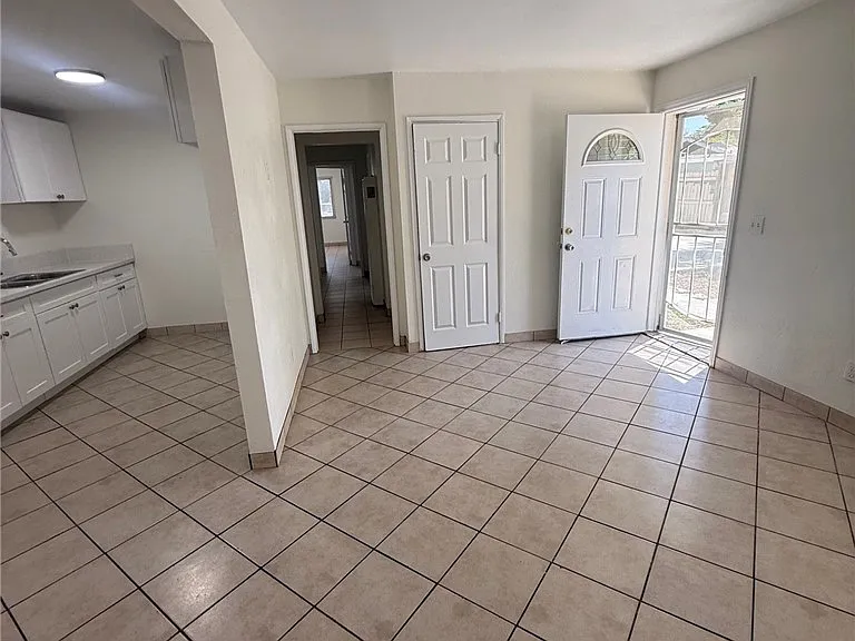 174 W Magnolia Ave — Photo 6