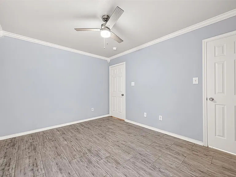 4818 Lake Catherine Ct — Photo 32