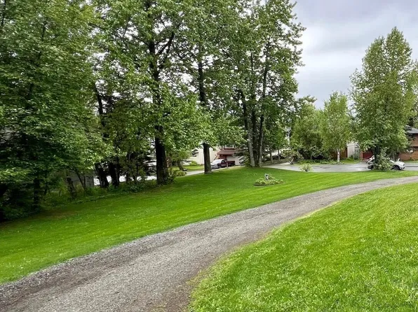8203 Parkridge Cir, Anchorage, AK 99507