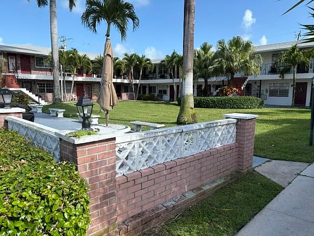 1150 Atlantic Shores Blvd #611