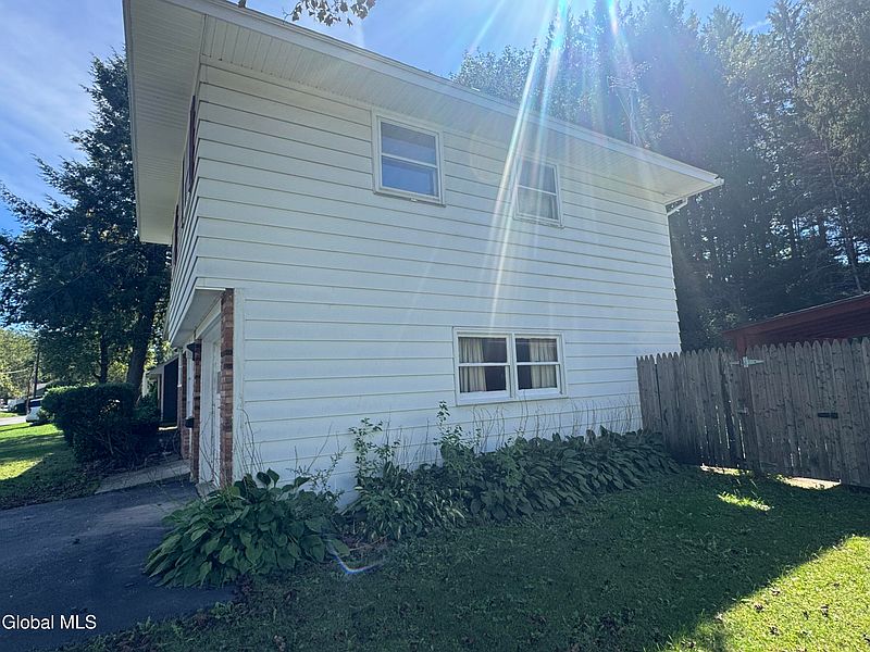4th image of 7 Woodside Court