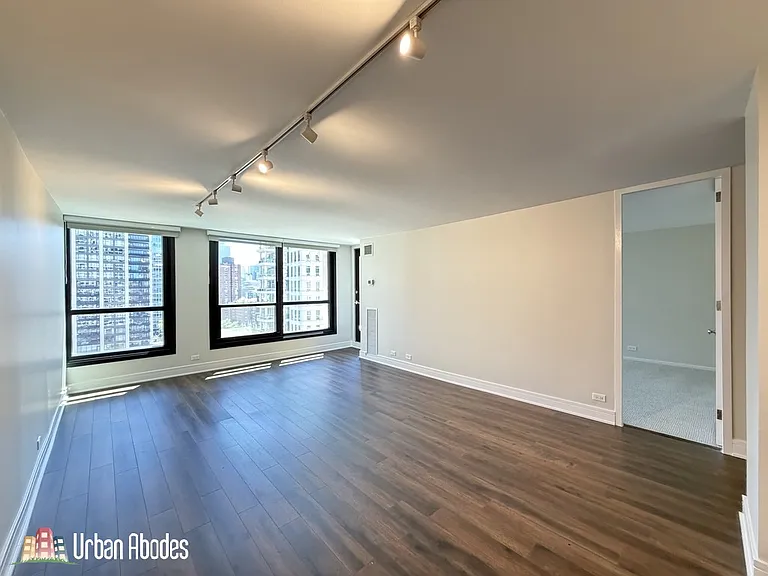 1030 N State St #12K — Photo 13