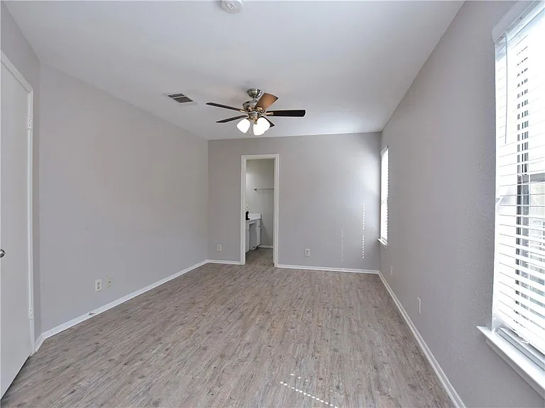 802 Primrose Ln — Photo 16