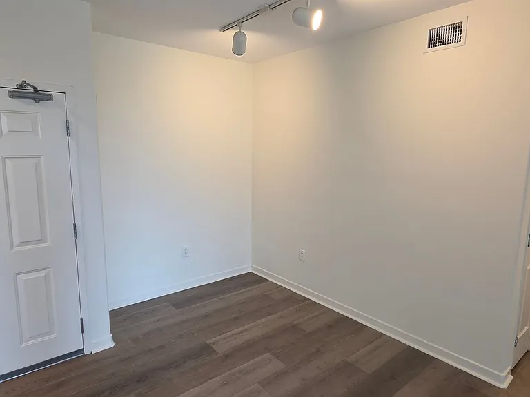 1501 Front St #202 — Photo 9