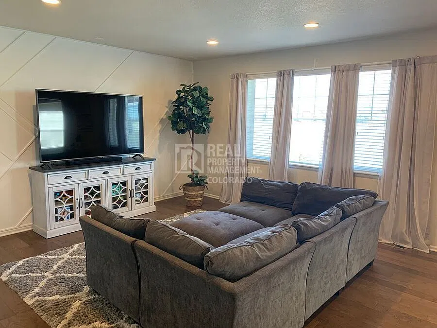 Beautiful Single-Family Home in Buckley Ranch of Commerce City — Photo 3