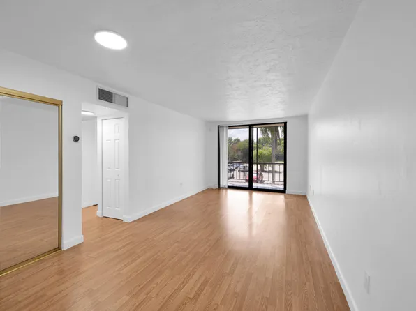 7100 NW 17th Street #217, Plantation, FL 33313