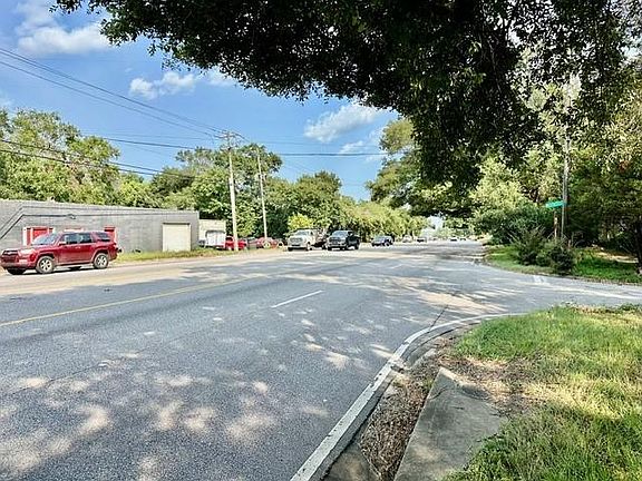 3rd image of 3901 Moffett Rd