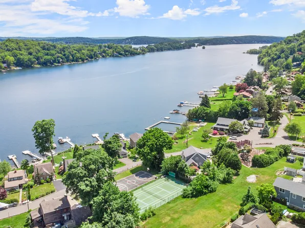 10 Candlewood Knolls Road, New Fairfield, CT 06812