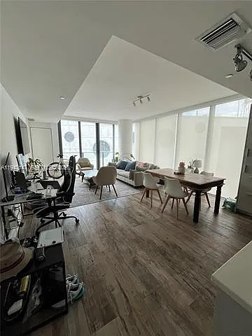 650 NE 32nd St #608 — Photo 5