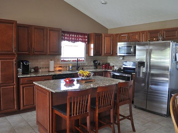 3rd image of 100 Livingston Ln