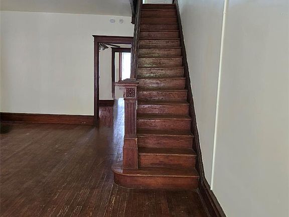2nd image of 618 Christian St