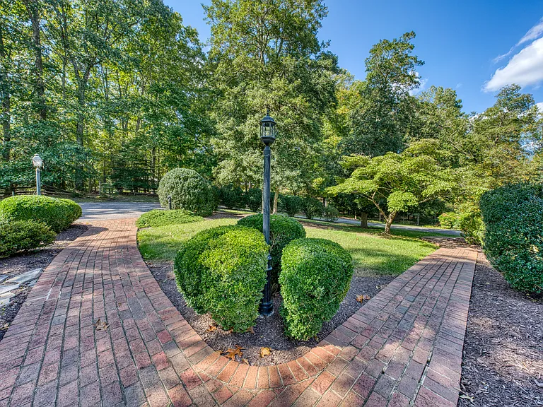 9720 Burnett Dr — Photo 10
