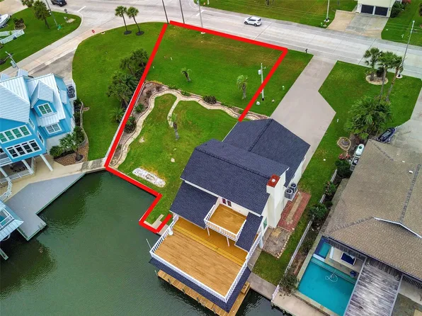 50 Tiki Dr, Galveston, TX 77554