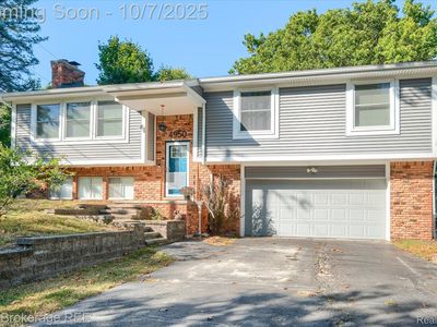 4950 Iroquois Blvd, Clarkston, MI, 48348