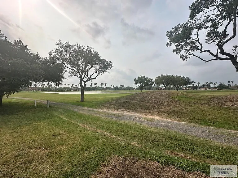 215 Zapata Ave — Photo 4