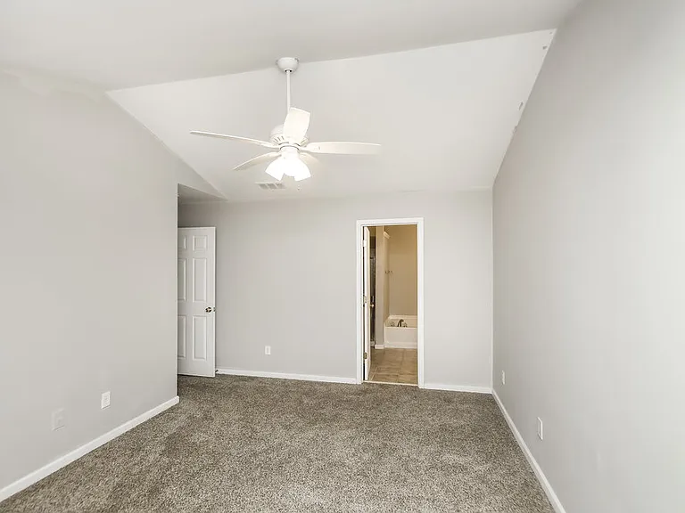 713 Celeste Ln SW — Photo 13