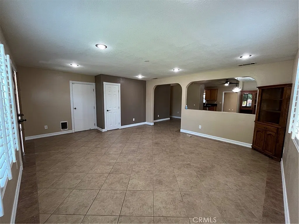 3 bed, 1442 sqft, $3,200 — Photo 2