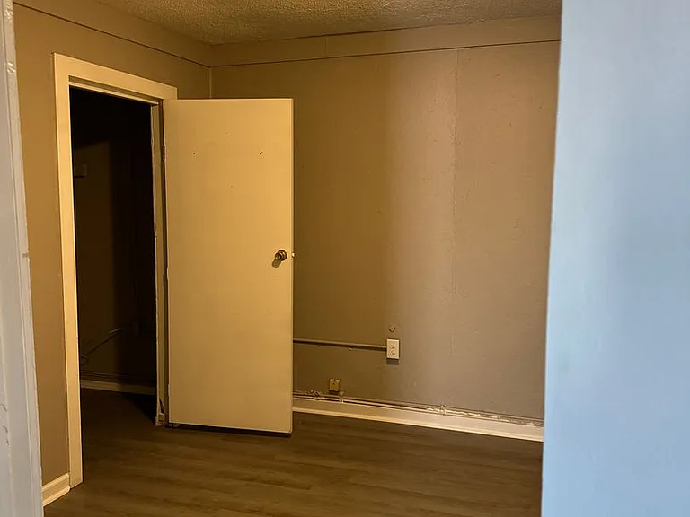 1028 W Lexington Ave — Photo 6