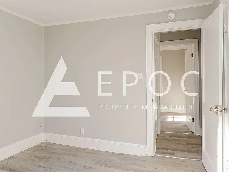 909 Grant St — Photo 7
