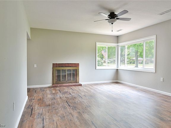 5th image of 1340 Moncrest Dr NW