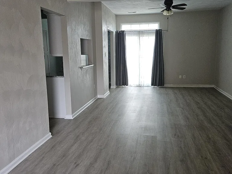 102 Chanticlair Dr — Photo 4