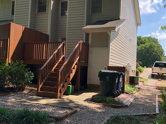 6901-A Glendower Road Back of unit.