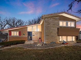 64 Blackhawk Dr, Park Forest, IL 60466