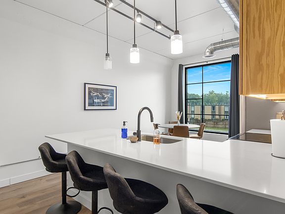 4th image of 1825 E 8th St #214