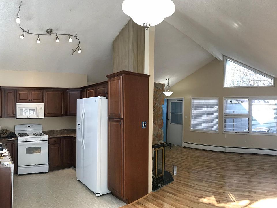2nd image of 1369 Crescent Dr