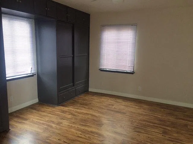 3425 Fairmount Boulevard — Photo 2