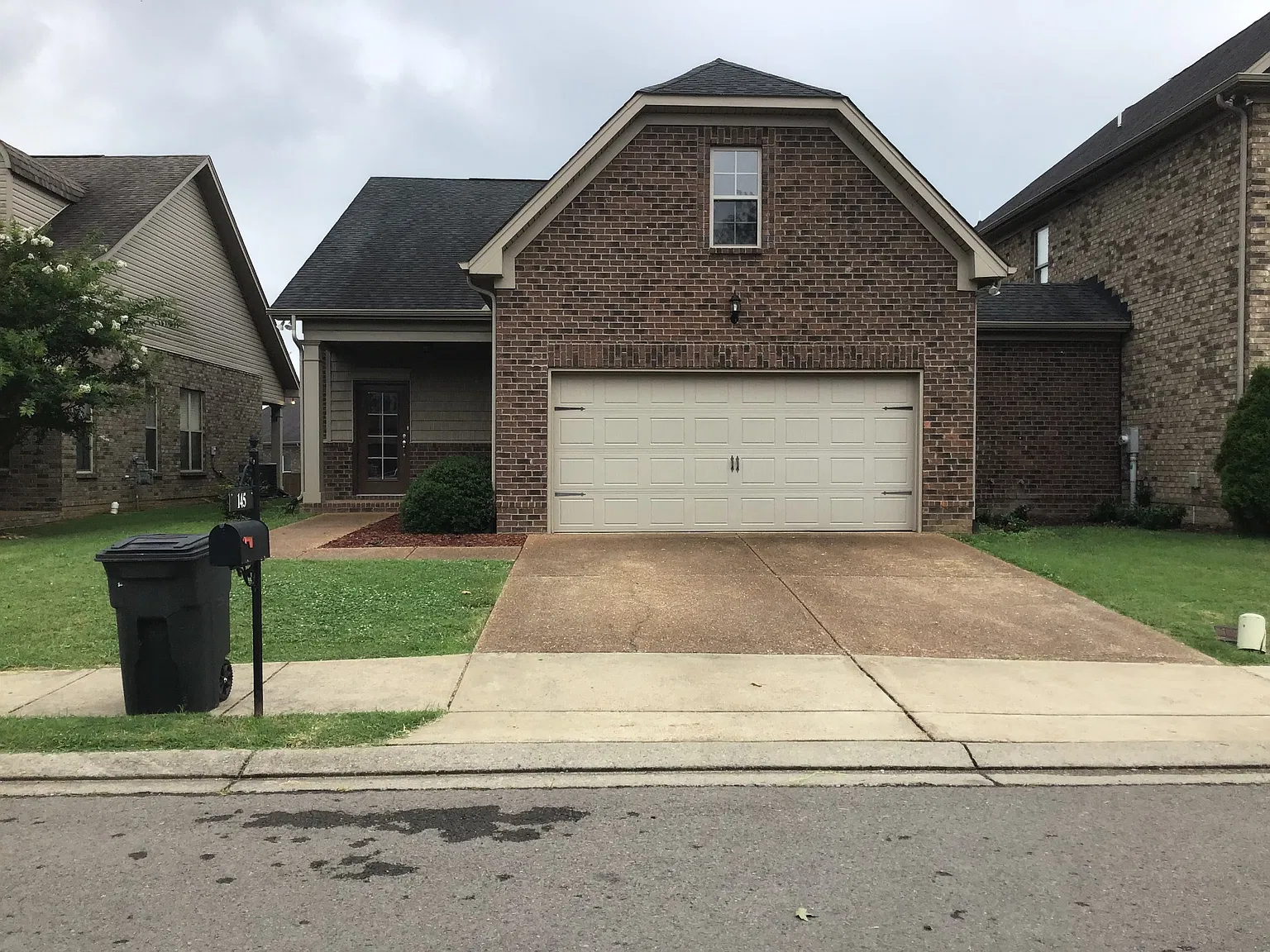 4 bed, 3.0 bath, 2112 sqft, $2,600 — Photo 2