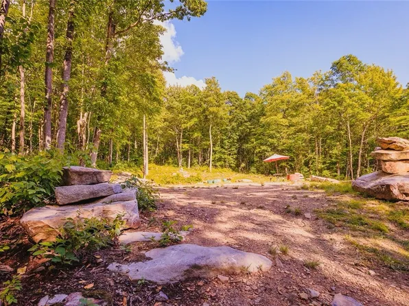 250 Maple Summit Rd, Mill Run, PA 15464