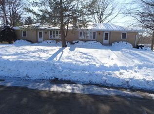 2375 Robin St, Freeport, IL 61032