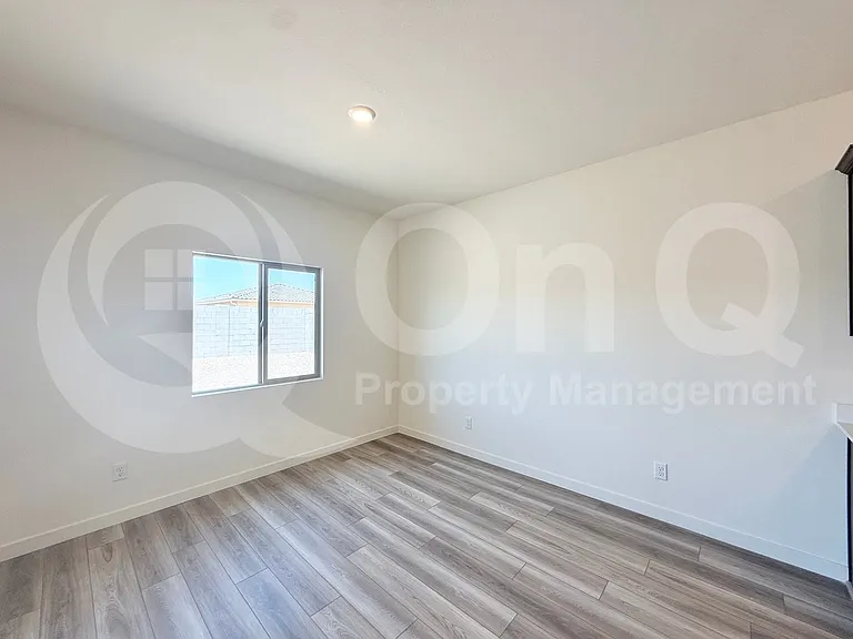 634 W Red Hawk Ct — Photo 11