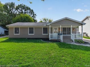 28149 Meadowhill St, Romulus, MI 48174