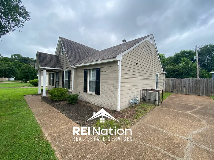 3 bed, 2.0 bath, 1184 sqft, $1,425 — Photo 2