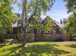 8 Beacon Hill Rd, Newport, RI 02840