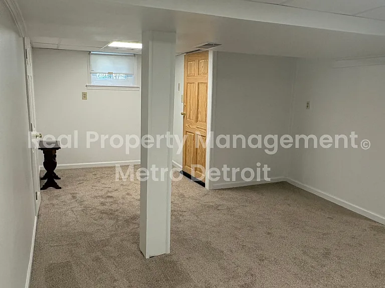 55 1/2 Kensington Blvd — Photo 5