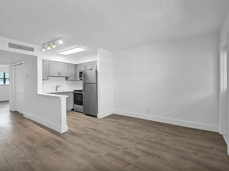 4051 NE 13th Ave #69 — Photo 9
