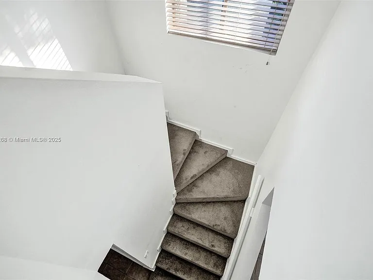 1233 Hampton Blvd — Photo 11