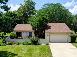 813 Phoenix Dr, Champaign, IL