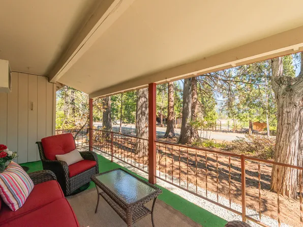 230 Lakeview Dr, Trinity Center, CA 96091