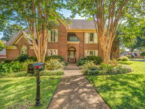 8921 Claiborne Farm Dr, Germantown, TN 38138