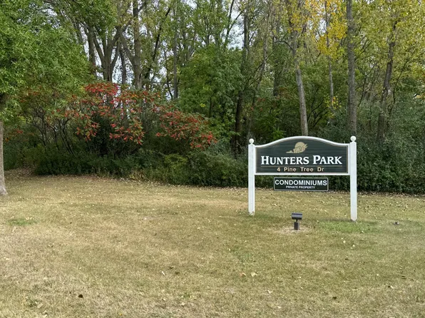 4 Pine Tree Dr APT 130, Arden Hills, MN 55112